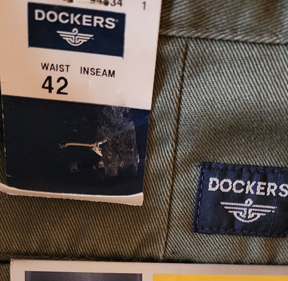 Dockers Men's No Wrinkle Short Pleated Standard Length Shorts Sz 42 (NWT) - Picture 8 of 9